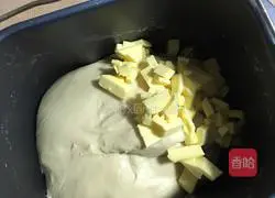 Squeeze the sweet potato filling into the bread......Illustration of the bread machine version 3