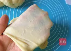 Illustration of how to make scallion, meat floss, ham and cheese bread 3