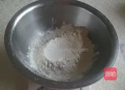 Illustration of how to make hollow glass balls 1