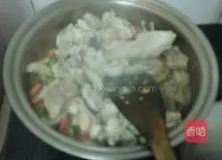 Illustration of how to make stir-fried Hunan chicken 4