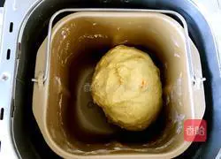 Illustration of how to make orange bread rolls 5