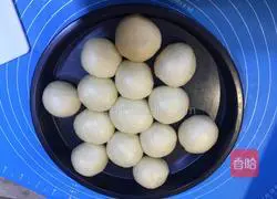 Illustration of how to make small bread 14