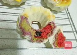 Illustration of how to make colorful bagels 16