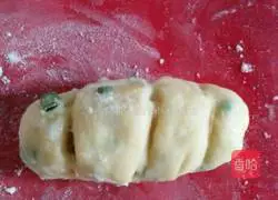 Illustration of how to make chives and meat floss bread rolls 8