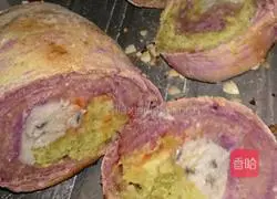 Illustration of how to make Haakon bread (stuffed sweet potato and fish paste) 13