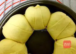 Illustration of how to make meat floss bread 14