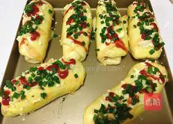 Illustration of how to make scallion, meat floss, ham and cheese bread 16