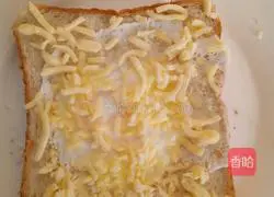 Illustration of how to make cheese bread slices 3