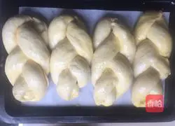 Illustration of how to make braided bread 6