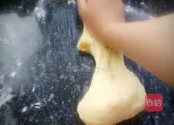 Illustration of how to make coconut buns 3