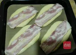 Illustration of how to make bacon bread 5