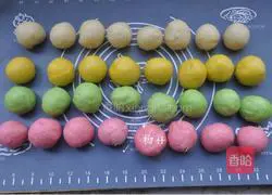 Illustration of how to make colorful hydrangea bread 5