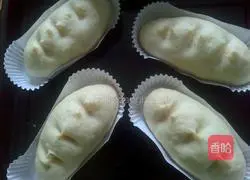 Illustration of how to make coconut raisin soaked whole wheat bread 7