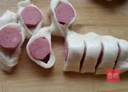 Illustration of how to make ham bread 11