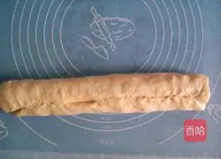 Illustration of how to make butter and shredded coconut bread rolls 11