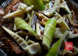 Illustration of how to cook pork with bamboo shoots 10