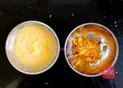 Illustration of how to make orange bread rolls 2