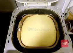 Illustration of how to make meat floss bread 3