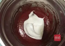 Illustration of how to make red yeast cream cake roll 9