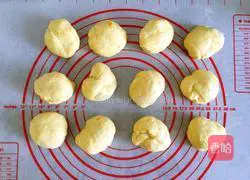 Illustration of how to make orange bread rolls 9
