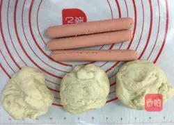 Illustration of how to make hot dog rolls 4