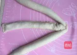 Illustration of how to make braided bread 4