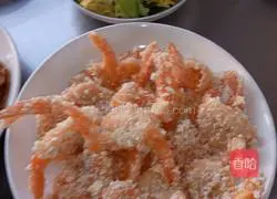 Illustration of how to make breaded shrimp 6