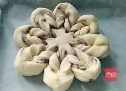 Illustration of how to make flower-shaped bean paste bread 16