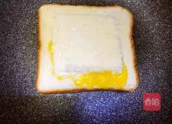 Illustration of how to make breakfast egg and cheese bread 8