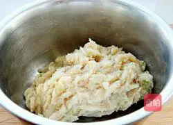 Illustration of how to make chicken meatballs with tomato sauce 5