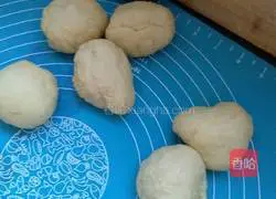 Illustration of how to make rose bread 7