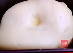 Illustration of how to make bacon rolls 3