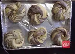 Illustration of how to make bean paste bread rolls 16