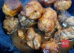 Illustration of making sweet and sour pork ribs and tiger preserved eggs 13