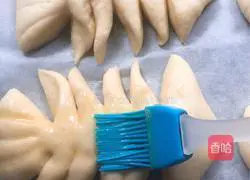 Illustration of making fish bone bread 17