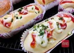 Fashionable mom teaches you how to make incense Illustration of how to make green onion cheese bread 10