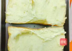 Illustration of how to make garlic cheese, ham and meat floss toasted bread 4