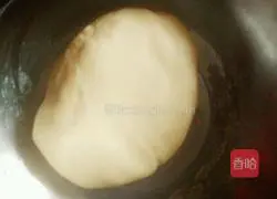 Illustration of how to make scallion sausage bread 5