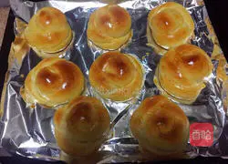 Illustration of how to make condensed milk buns 19