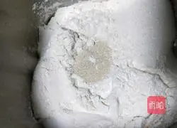 Illustration of how to make chive cheese bread 2