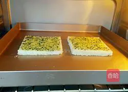 Illustration of how to make garlic bread slices 6