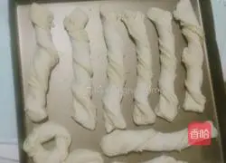 Illustration of how to make coconut bread sticks 11