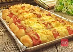 Illustration of how to make bacon, cheese and meat floss breadsticks 13