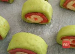 Illustration of three-color bread rolls 13