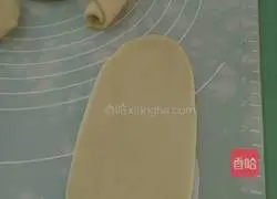 Illustration of how to make meat floss cake 10