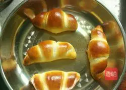 Illustration of how to make croissants 🐮11