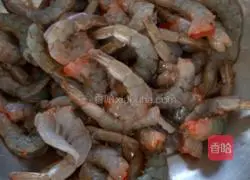 Illustration of how to make breaded shrimp 3