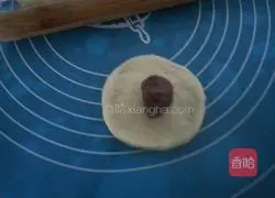 Illustration of how to make bean paste buns 9