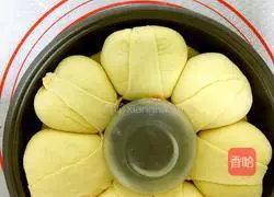 Illustration of how to make meat floss bread 13