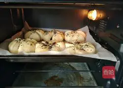 Illustration of how to make bean paste bread 15